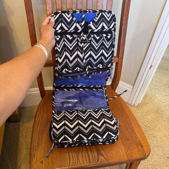 Vera Bradley Hanging Travel Organizer Chevron Blue Black Grey 5 Pocket 11”x30” - Picture 2 of 12